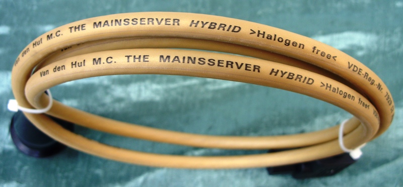 Van Den Hul - The Mainsserver Hybrid (1.5m)