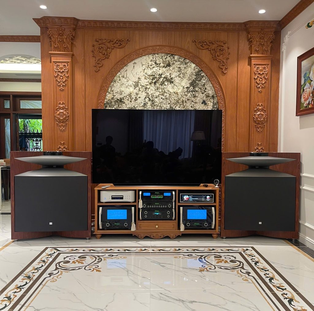Hệ thống âm thanh cao cấp Mcinotsh ghép cùng Tannoy - Điện Tử Nam Phú lắp đặt tại nhà khách hàng - Mcintosh MC1,2kw 