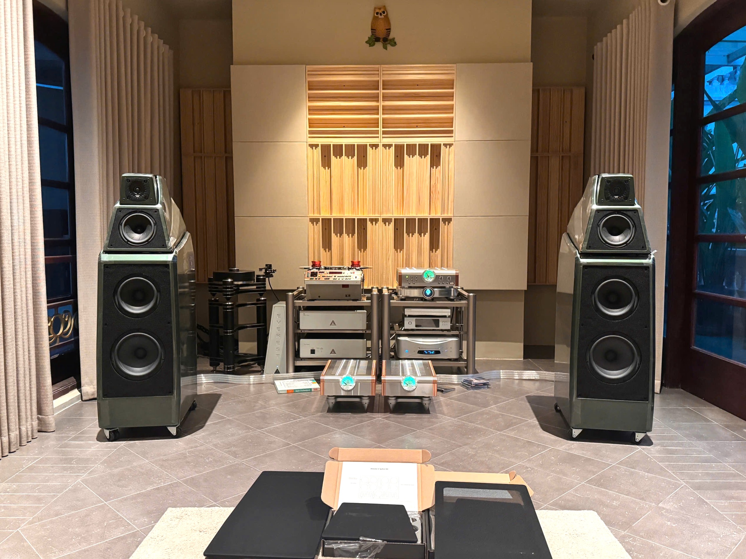 Điện Tử Nam Phú hoàn thiện lắp đặt loa nghe nhạc cao cấp Wilson Audio Alexia V phiên bản màu Oak Green Satin