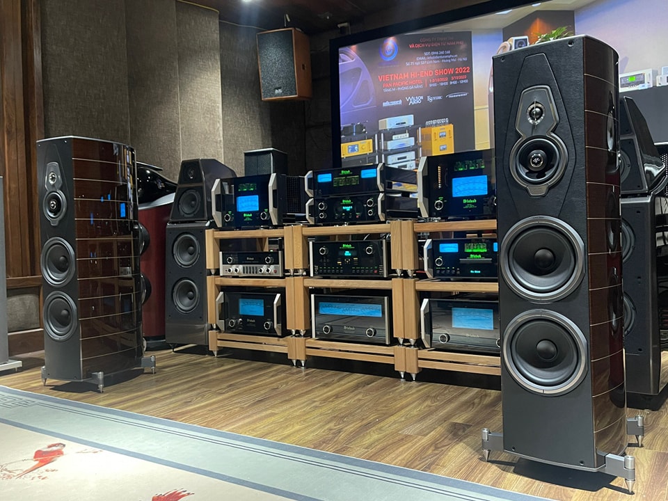 Phòng xem phim gia đình với hệ thống Mcintosh và loa Sonus Faber